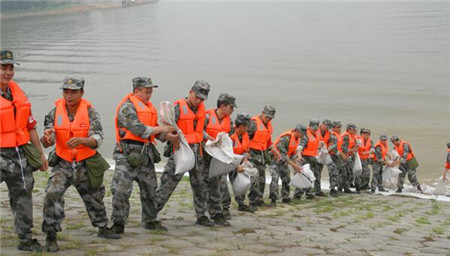 八一建軍節(jié):致敬中國軍人,液化氣儲罐廠家獻(xiàn)給***可愛的人！